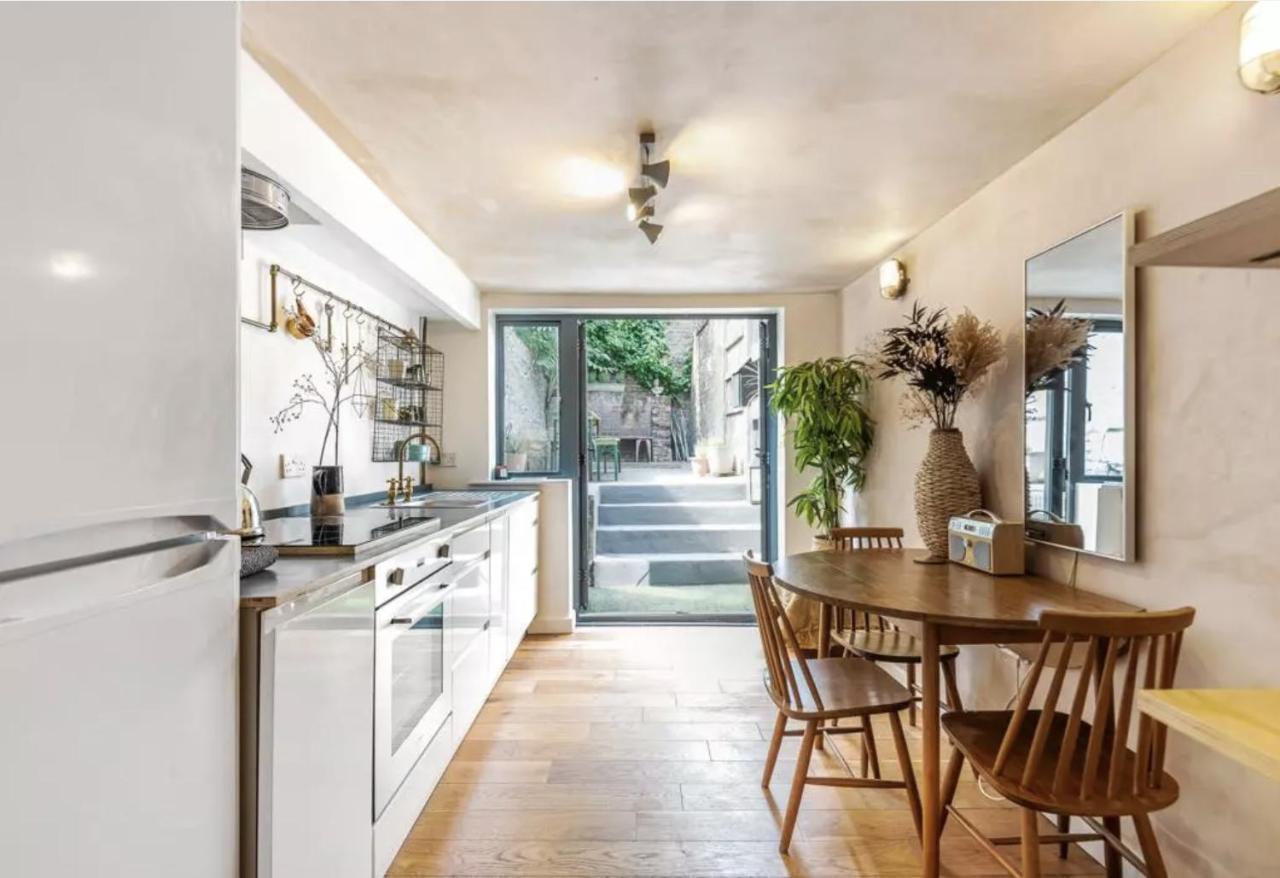 Modern Flat With King Bed, Garden & Outdoor Dining Apartment London Exterior photo